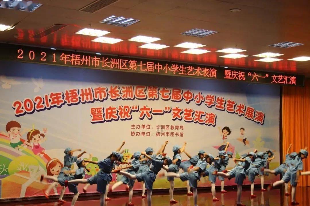思南:赏非遗、吃长桌宴 载歌载舞庆新年